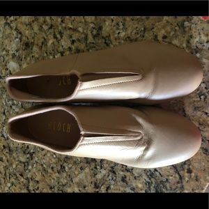 Women’s Bloch tan tap shoes